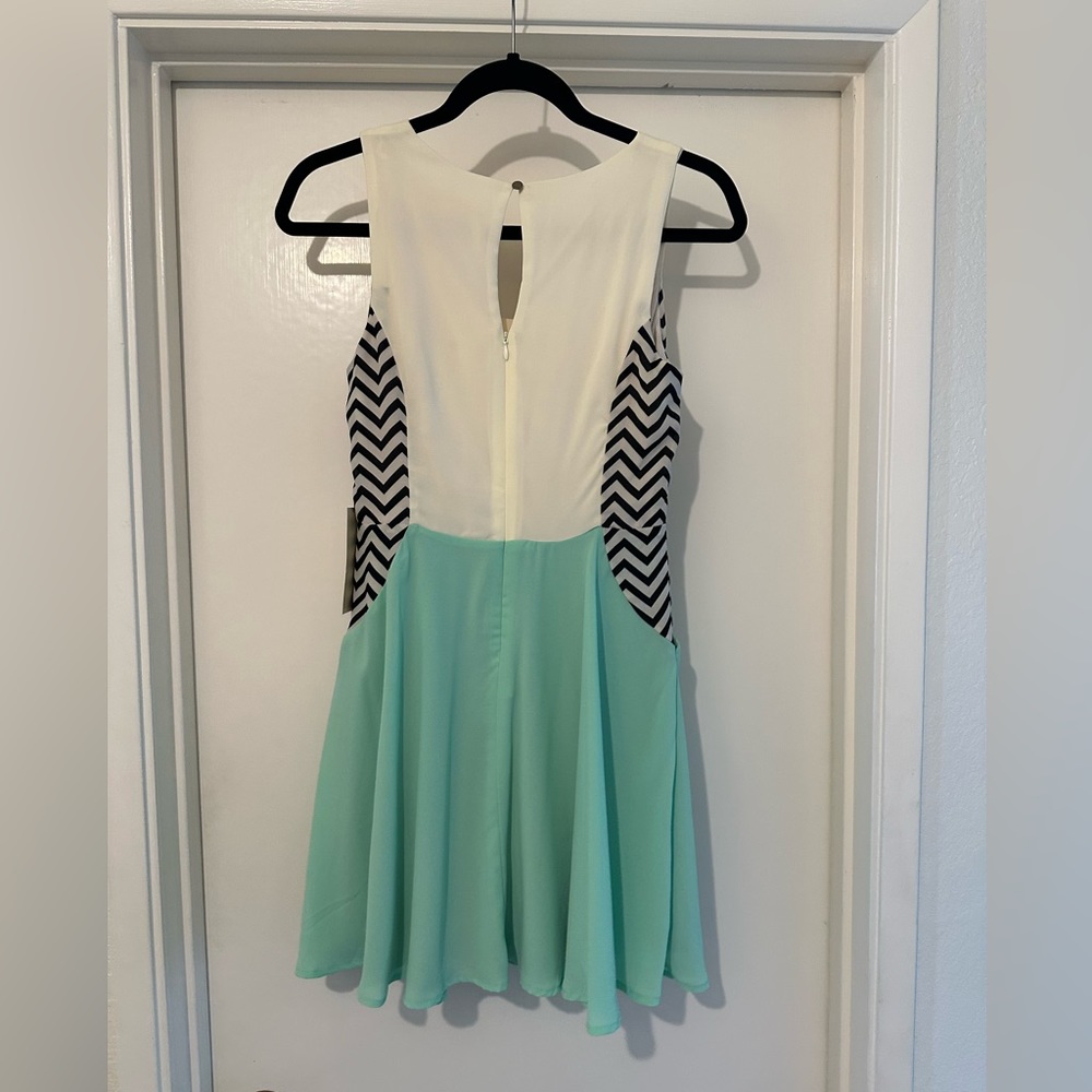 Double Zero Papaya cream/mint chevron sleeveless dress with pockets - Picture 2 of 4